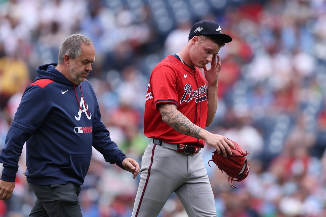 Braves RHP AJ Smith-Shawver يخرجون بعد الشعور بـ “البوب” في الكوع