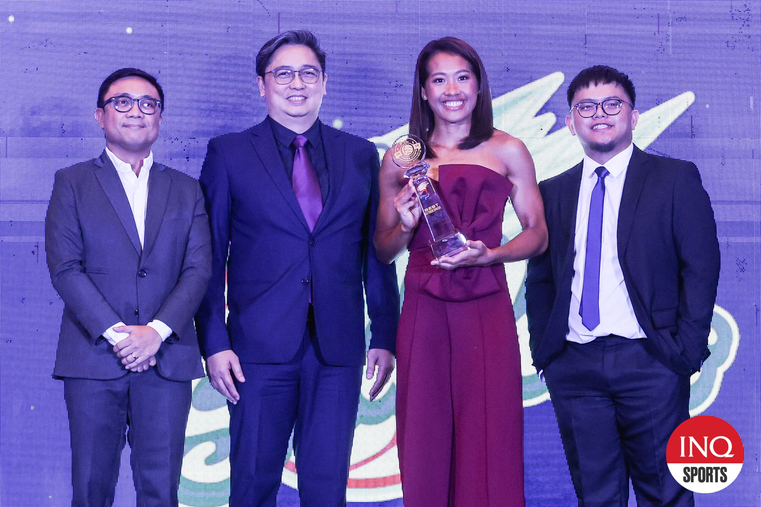 Pons ، Rondina تعمل في طريق عودتها إلى الذروة على الرمال