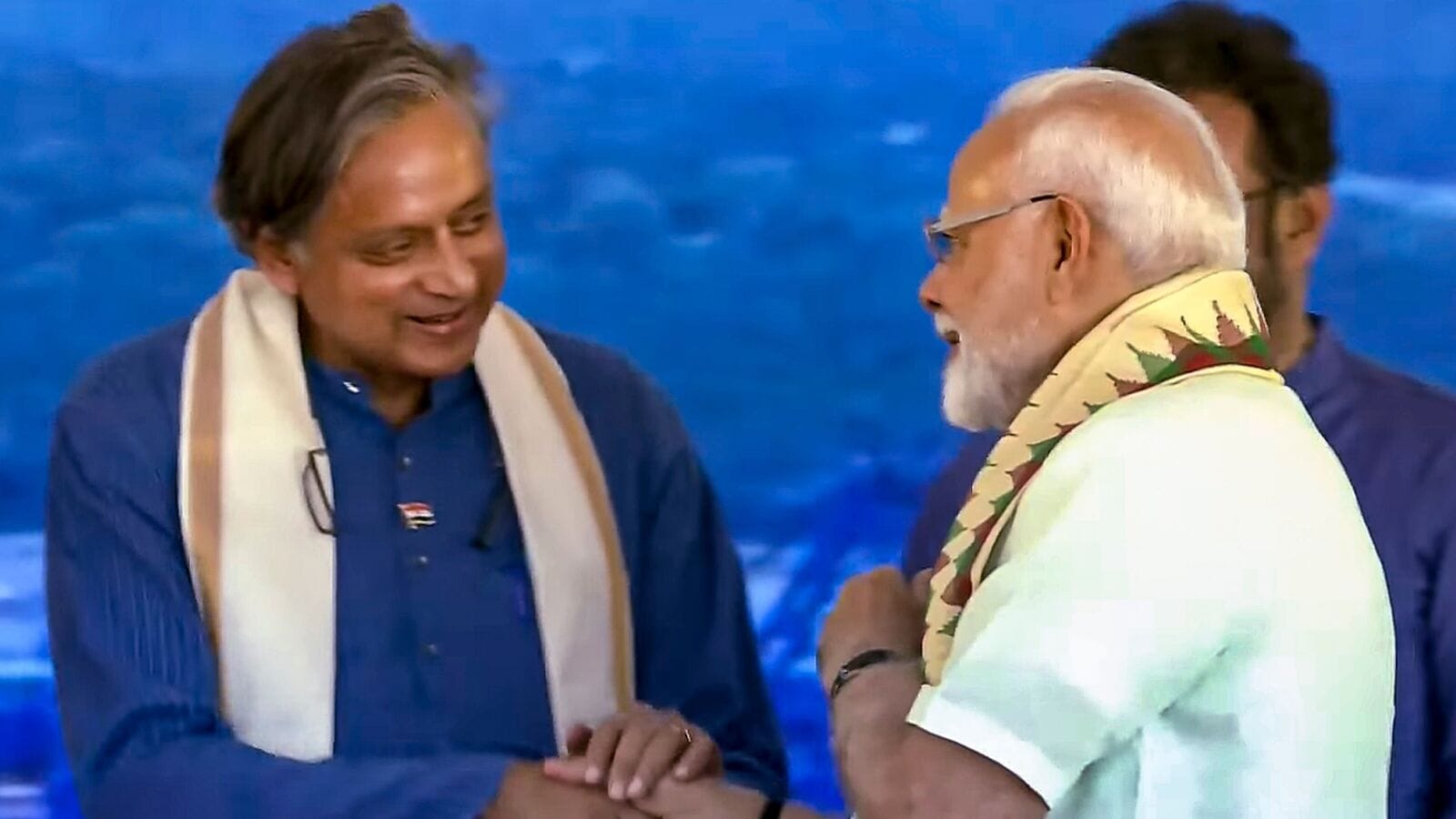 Shashi Tharoor يكسر الصمت على ملاحظة الكونغرس “Lakshman Rekha”: “لم يتظاهر أبدًا بـ …”