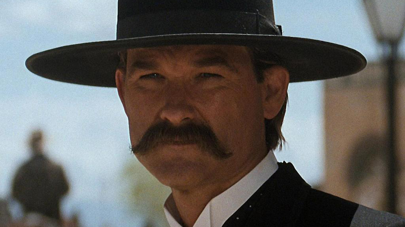 يحتاج المشجعون غير المحصورون إلى إعادة النظر في Best Western’s Kurt Russell على Hulu